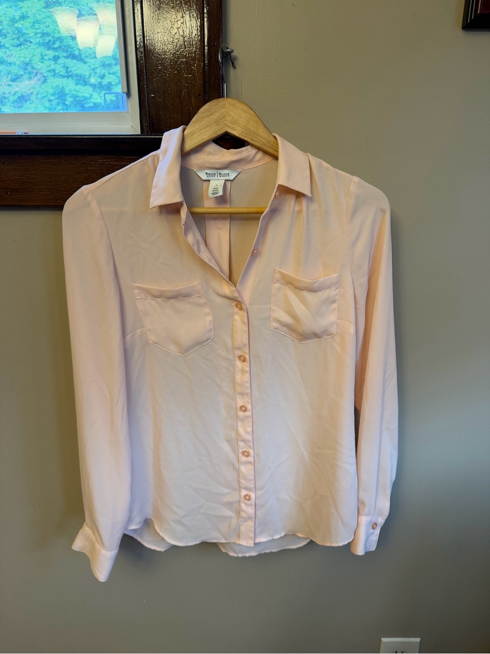 White House Black Market Pale Pink Collared Button Shirt
